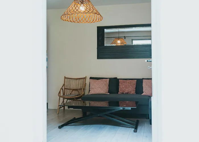 Appartement deux pièces bord de mer avec jardin